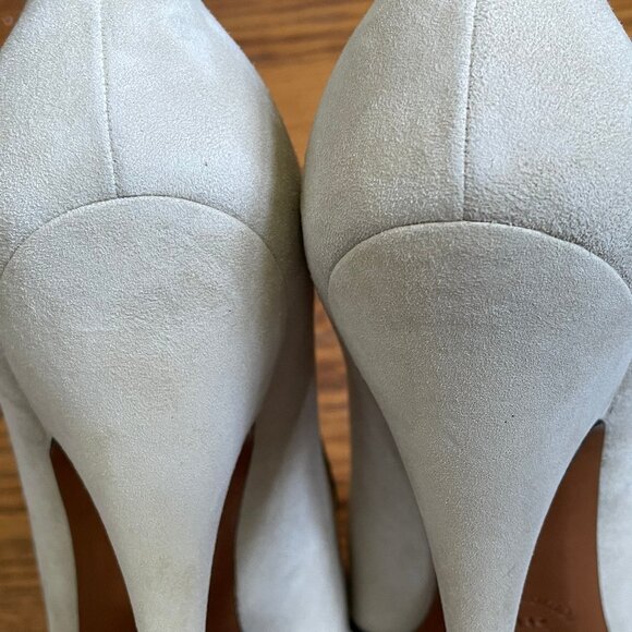 Limited Edition Salvatore Ferragamo White and Black Trim Pumps, Size 39 EU - Picture 16 of 16